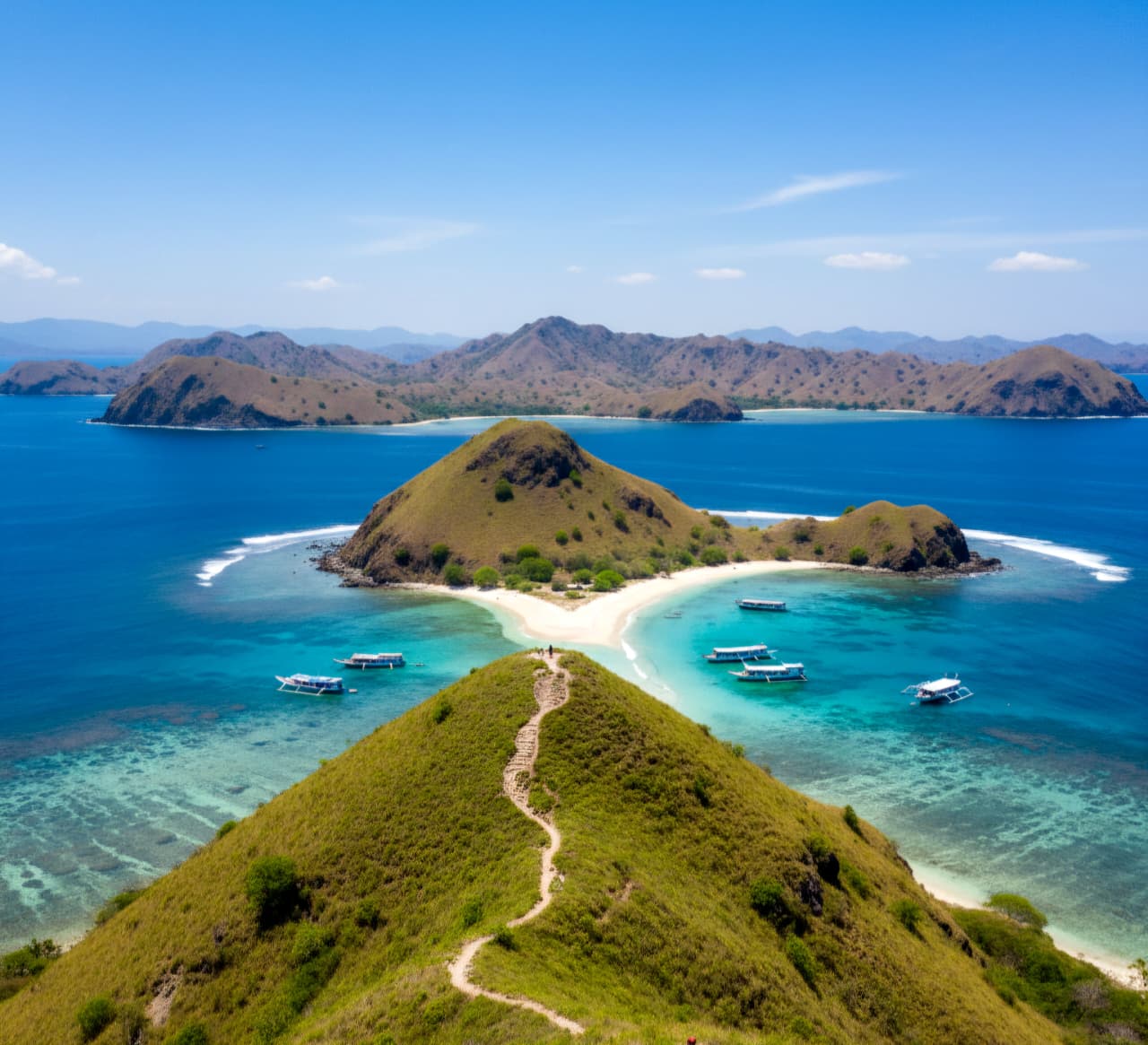 Kelor Island: Tour Destination in Laabuan Bajo